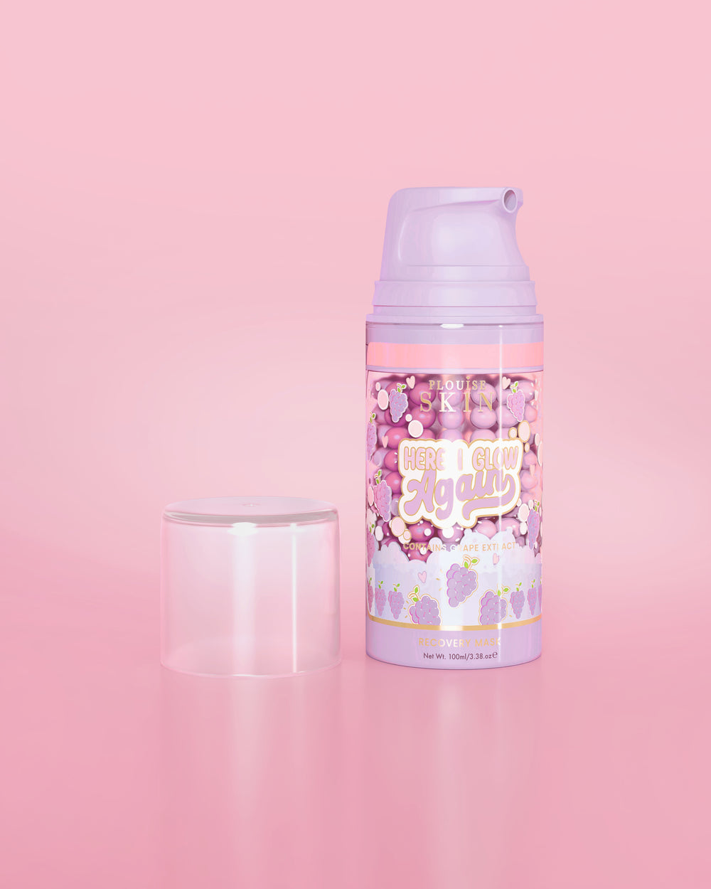 ขวดสีม่วงของ P. Louise Here I Glow Again Grape Recovery Mask บนพื้นหลังสีชมพู