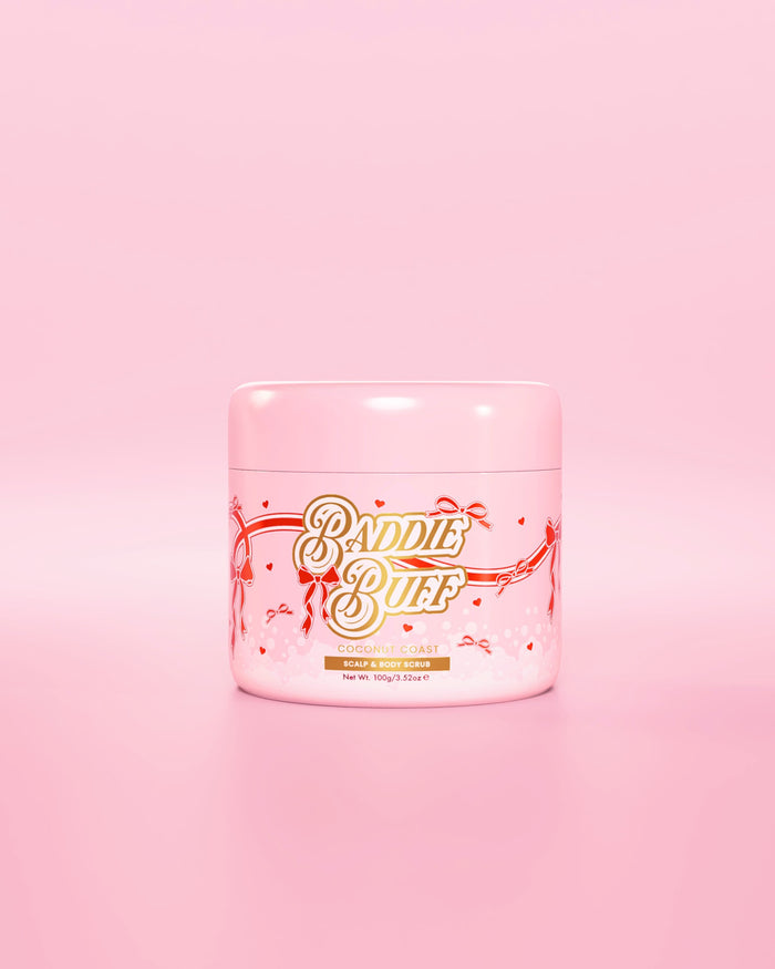 อ่าง P.Louise สีชมพูหรือ Baddie Buff Scalp and Body Sugar Scrub ใน Coconut Coast
