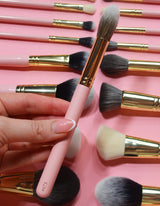 #673 Medium Multi-use Face Brush