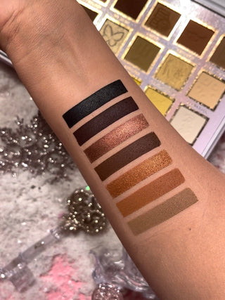 P. Louise If The Crown Fits อายแชโดว์สีกลาง