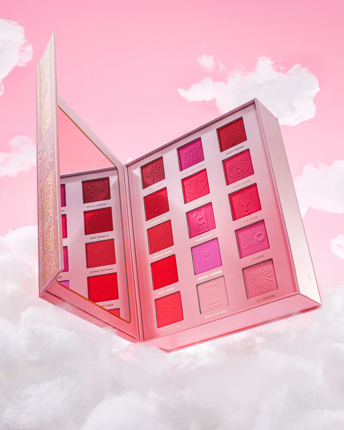 Pink P.Louise Blushed Ever After Blush Palette เป็นส่วนหนึ่งของชุดแต่งหน้า Manifest The Magic Storybook