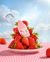 P.Louise Scent From Above Strawberry Hair & Body Mist บนจานตกแต่งด้วยสตรอเบอร์รี่