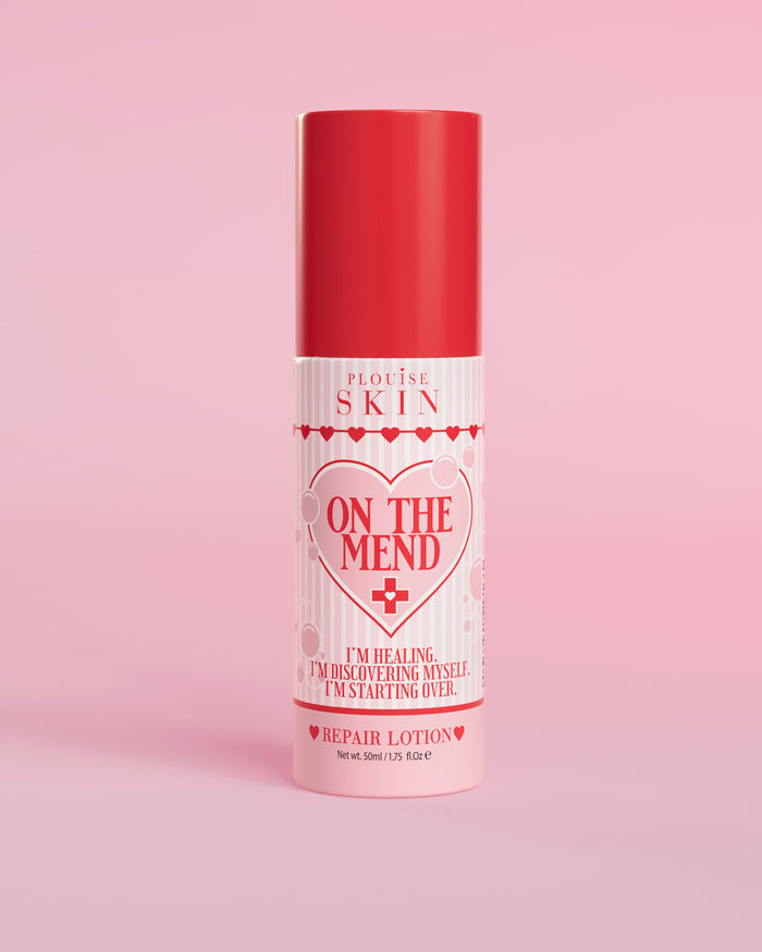 ขวดสีชมพูแดงของ P.Louise On The Mend Skin Barrier Repair Lotion 