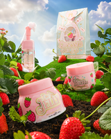 P.Louise Strawberry Obsessed For Less Double Cleanse & Moisturise Skincare เซ็ตบนเนินเขาหญ้าที่ล้อมรอบด้วยสตรอเบอร์รี่