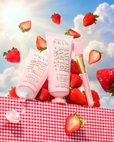 P.Louise Strawberry Overnight Wrapping Mask บนโต๊ะที่ล้อมรอบด้วยสตรอเบอร์รี่