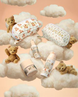 ภาพของ P.Louise The Softest Touch Skincare Starter Kit ล้อมรอบด้วยเมฆปุยและตุ๊กตาหมี
