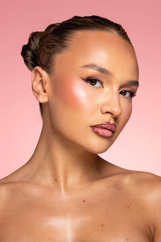 P.Louise 11:11 Elixir Liquid Highlighter Model 2