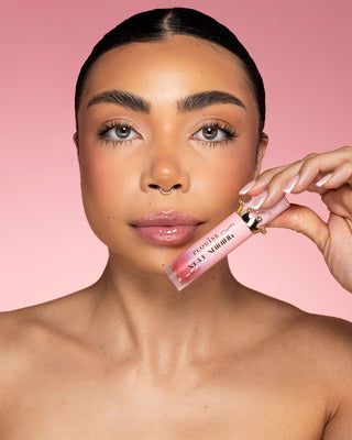 P.Louise Stay Shining Lip Gloss ลิปออยล์บนนางแบบ