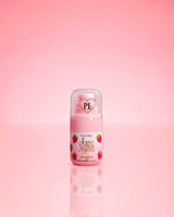 P.Louise Mini Strawberry Hair & Body Mist Scent From Above บนพื้นหลังสีชมพู
