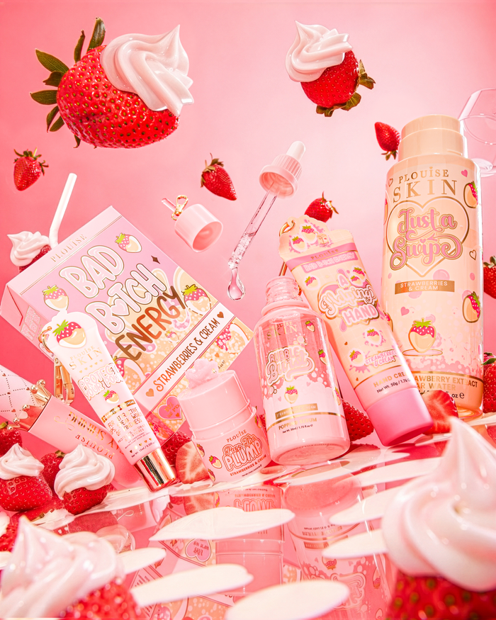P.Louise What A Treat Strawberries And Cream Skincare Bundle ล้อมรอบด้วยสตรอเบอร์รี่