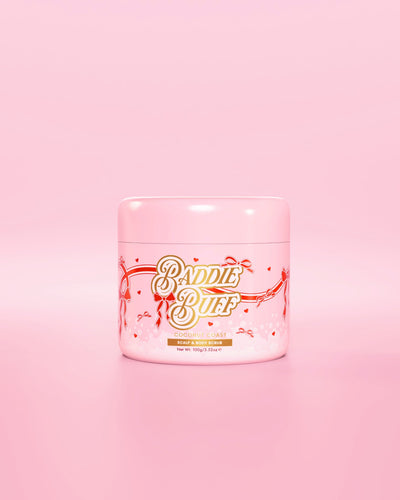 อ่าง P.Louise สีชมพูหรือ Baddie Buff Scalp and Body Sugar Scrub ใน Coconut Coast