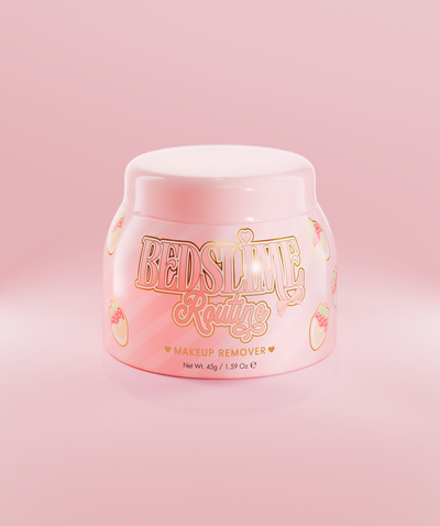 ขวดสีชมพูของ P.Louise Bedslime Routine Jelly Makeup Removing Cleanser พร้อมดีไซน์สตรอเบอร์รี่และครีม