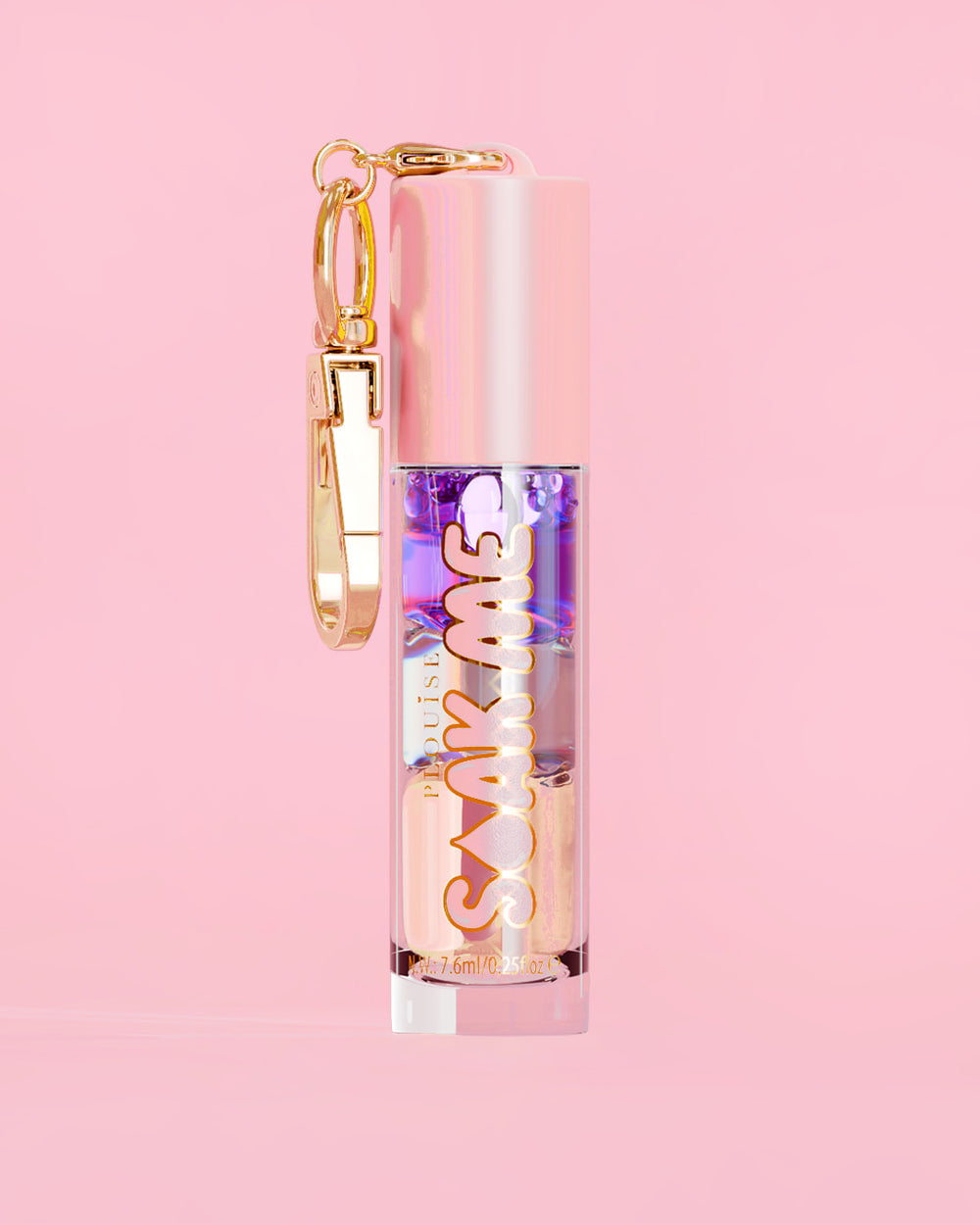 P. Louise Soak Me Lip Oil ที่มาพร้อมออยล์หลากสีสันในหลอดสีชมพู พร้อมด้วยเข็มกลัดสีทองบนพื้นหลังสีชมพู
