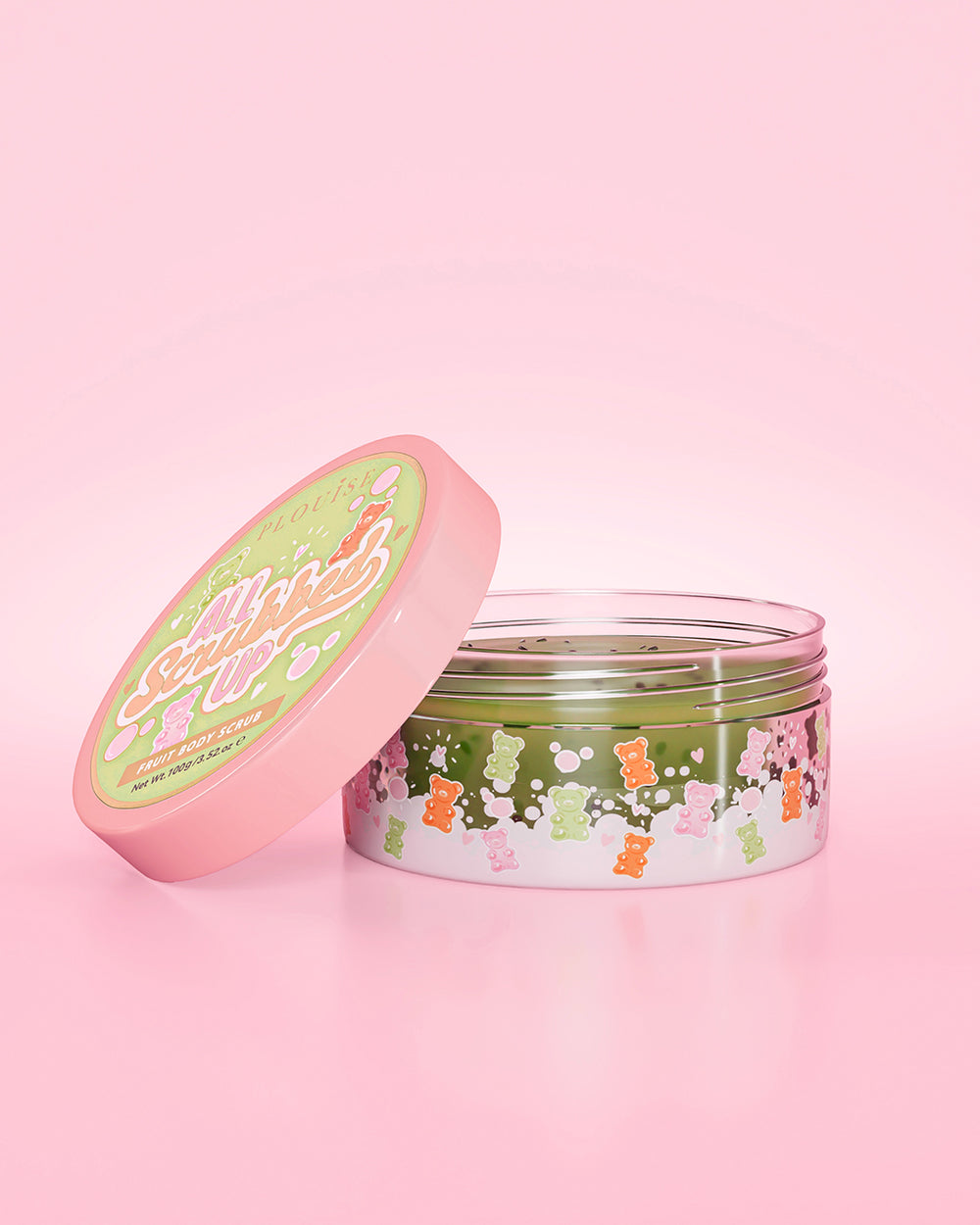 เปิดขวด P. Louise All Scrubbed Up Body Scrub กลิ่น Gummy Bears บนพื้นหลังสีชมพู