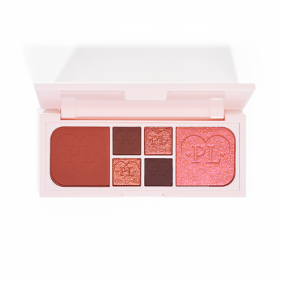 รูปภาพของ P.Louise Fluffy Fantasy Mini Eyes & Face Palette ที่มาพร้อมเนื้อครีมแมตต์และชิมเมอร์เนื้อเนยในเฉดสีแดงและสีชมพูเข้ม