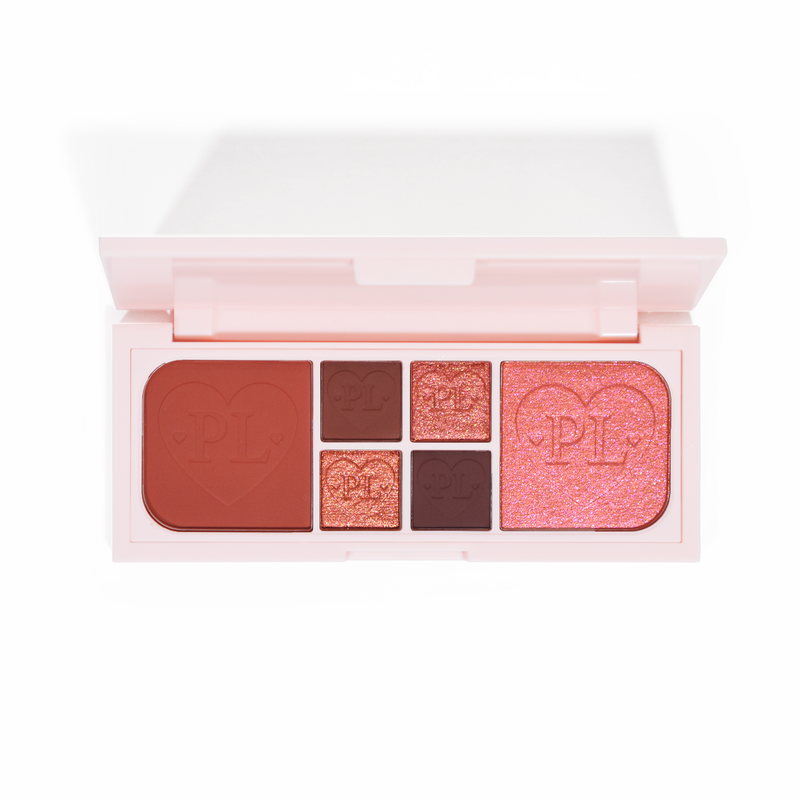 รูปภาพของ P.Louise Fluffy Fantasy Mini Eyes & Face Palette ที่มาพร้อมเนื้อครีมแมตต์และชิมเมอร์เนื้อเนยในเฉดสีแดงและสีชมพูเข้ม