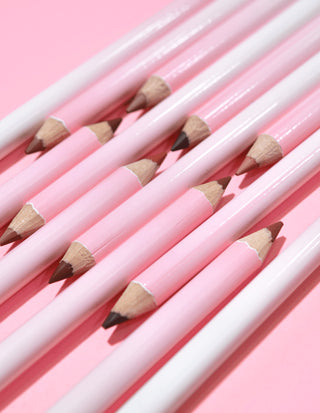 รูปภาพของ P.Louise Ultimate Definition Sharpenable Lip Liners เรียงชิดกันและหันเข้าหากัน 